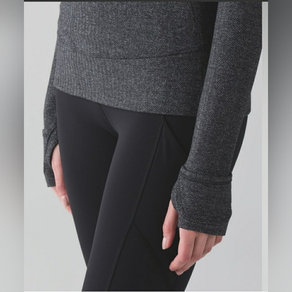 Lululemon 1/2 Zip Think Fast Pullover in Herringbone Black/Grey Size 2 - Picture 4 of 8